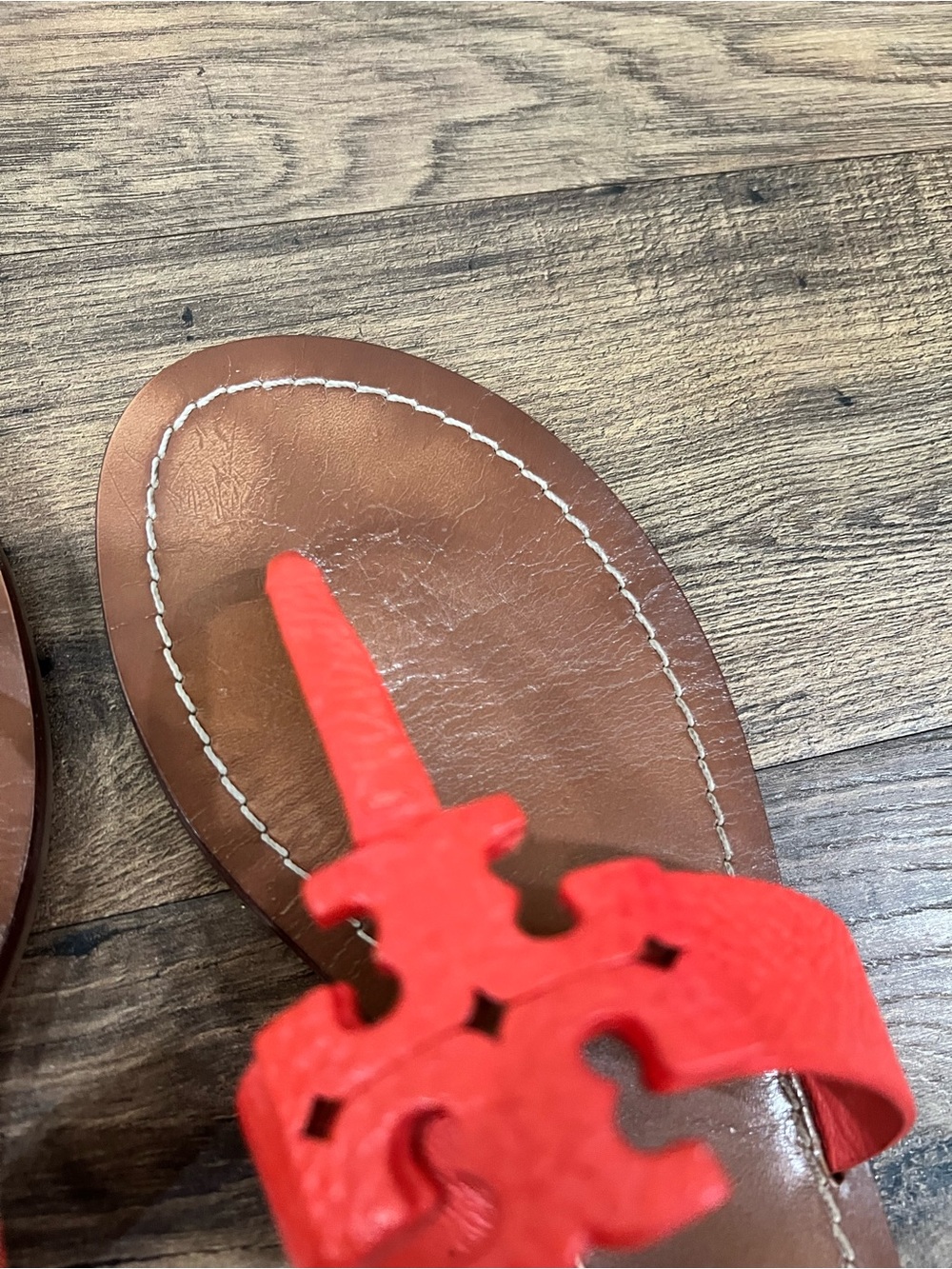 Tory Burch Pebbled Leather Sandals with Poppy Coral/Orange TB Logo Strap - EUC - Picture 3 of 4